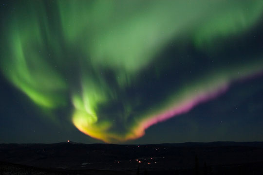 pink and green northern lights